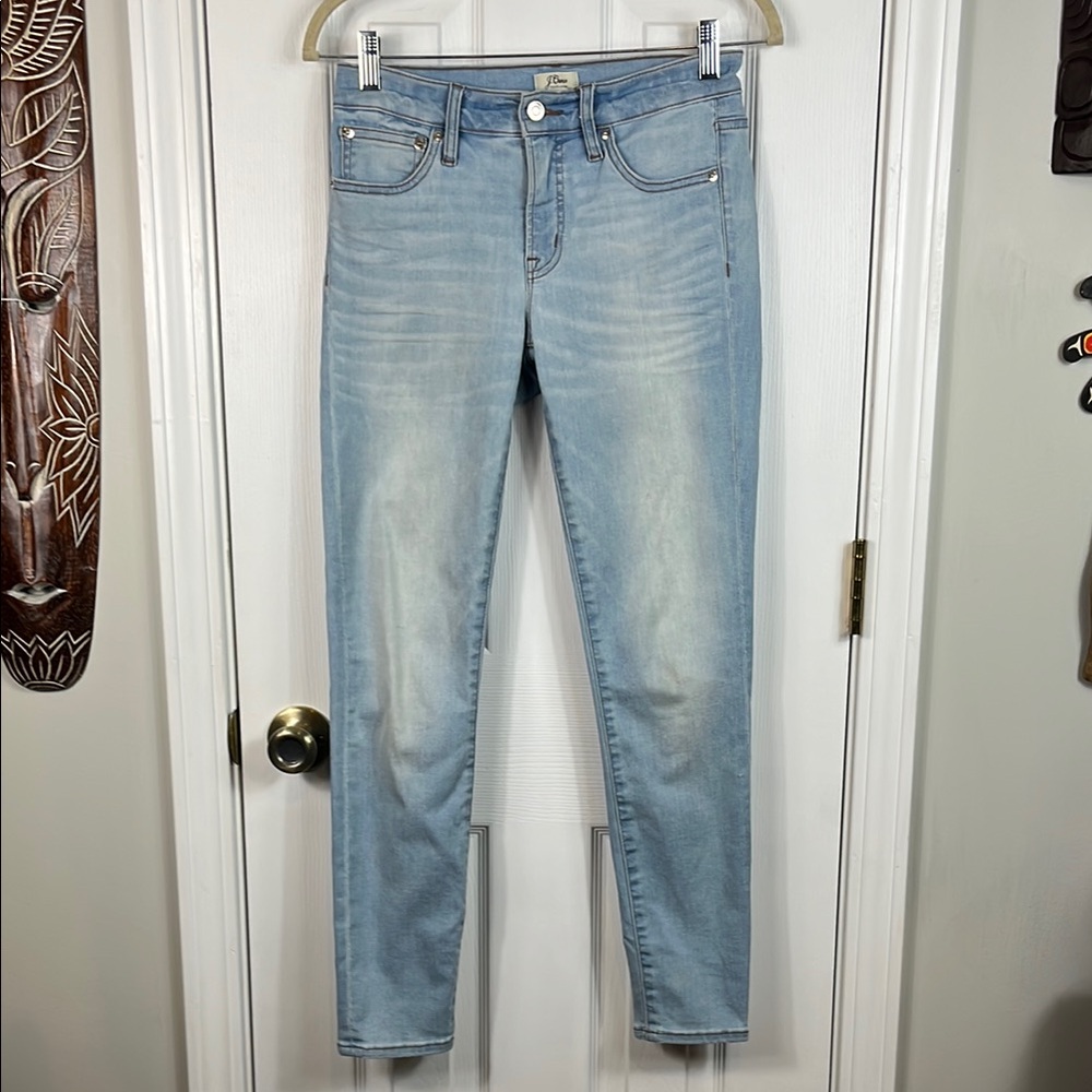 J. Crew 8” toothpick light washed denim jeans size 27. 4% elastane.